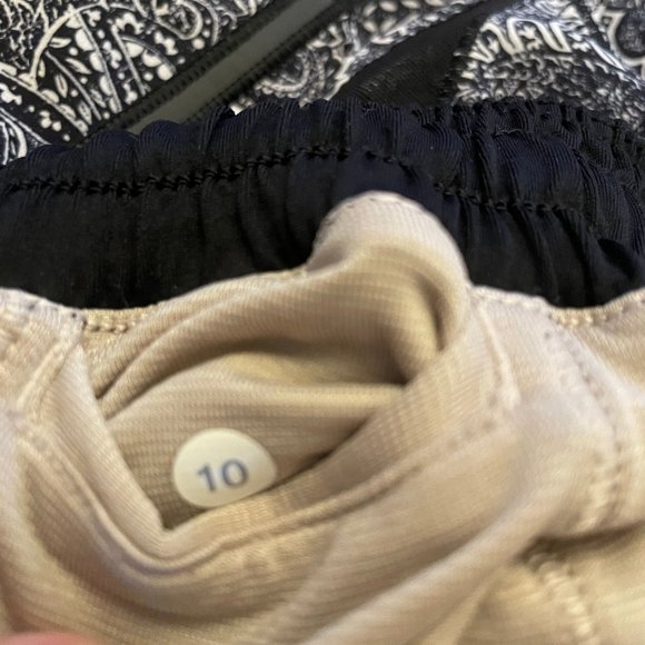 lululemon hotty hot short antique paisley/black - Picture 6 of 6